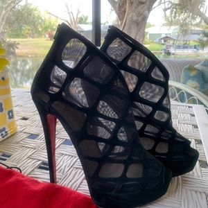 Christian Louboutin Black like new 7.5